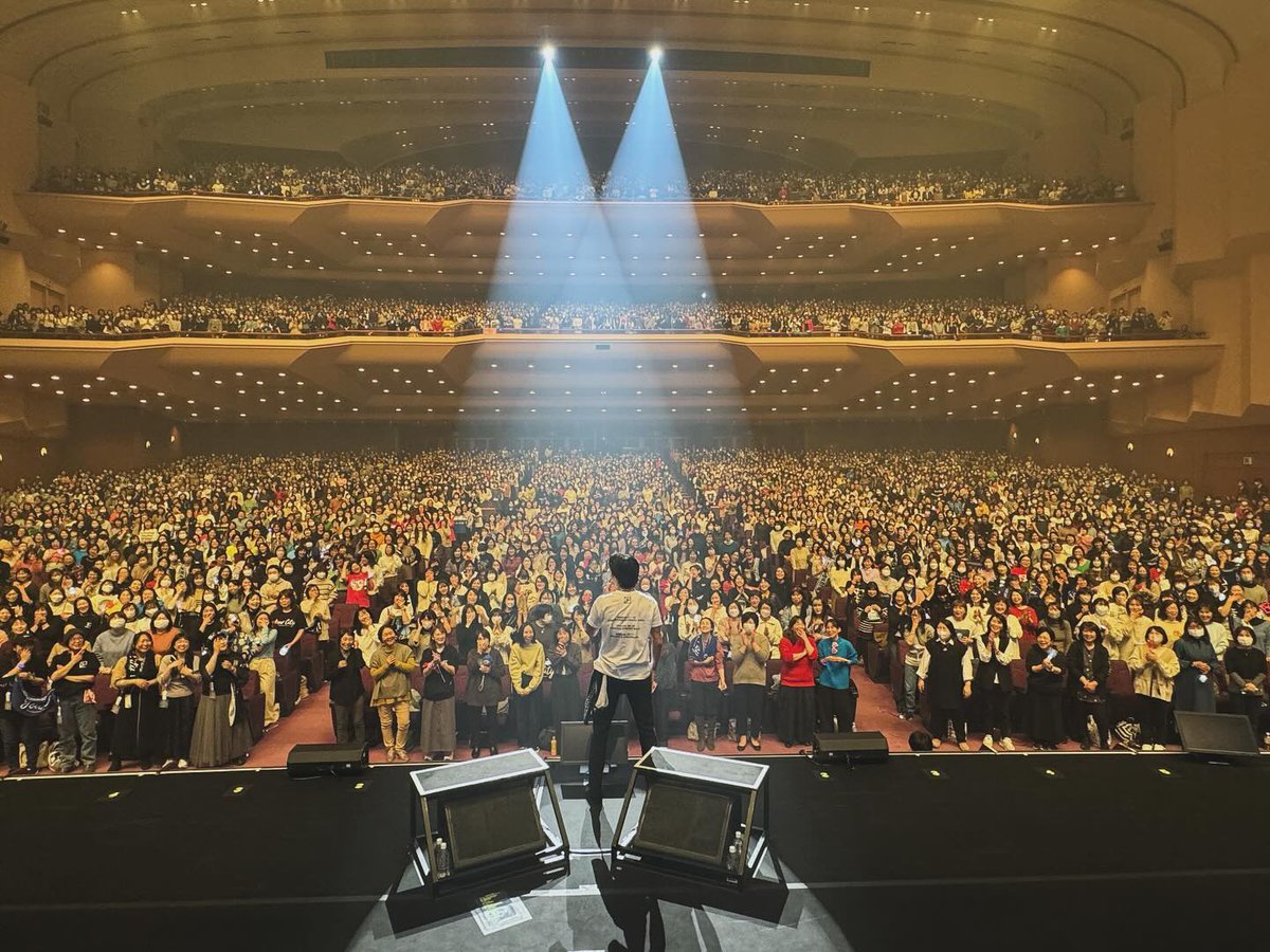Kkorepo's tweet photo. 「#CNBLUE」#ジョンヨンファ、大熱狂の中で横浜公演終了…「僕らの絆は強くなりました！」 （動画あり）
https://t.co/u5vvIxpgW4 https://t.co/qVVxaWo6Dt
