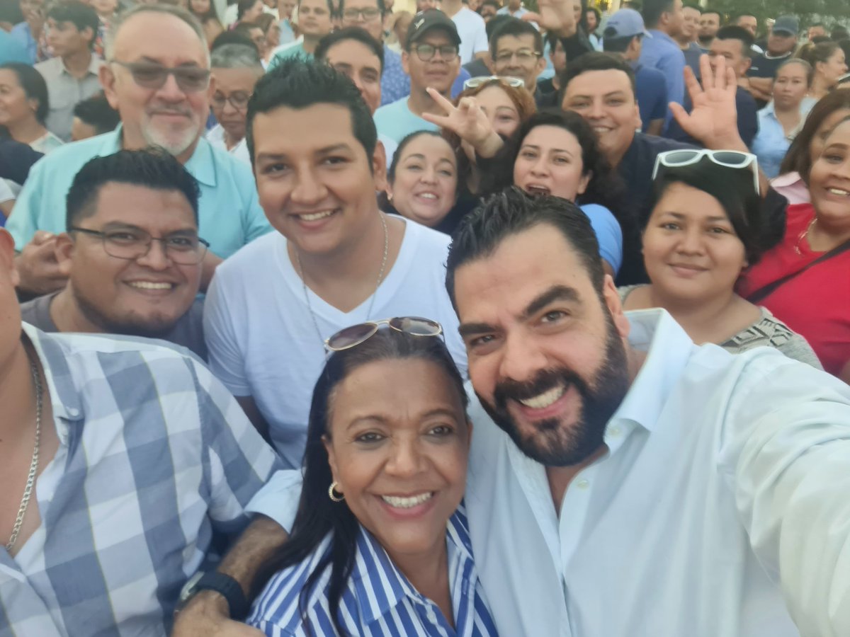 Marlenechavezsv's tweet photo. Estamos más que listos para dar la batalla 💪 por darle la gobernabilidad a nuestro Presidente @nayibbukele
@XZablah
#7D7 https://t.co/HylEjQkIW8