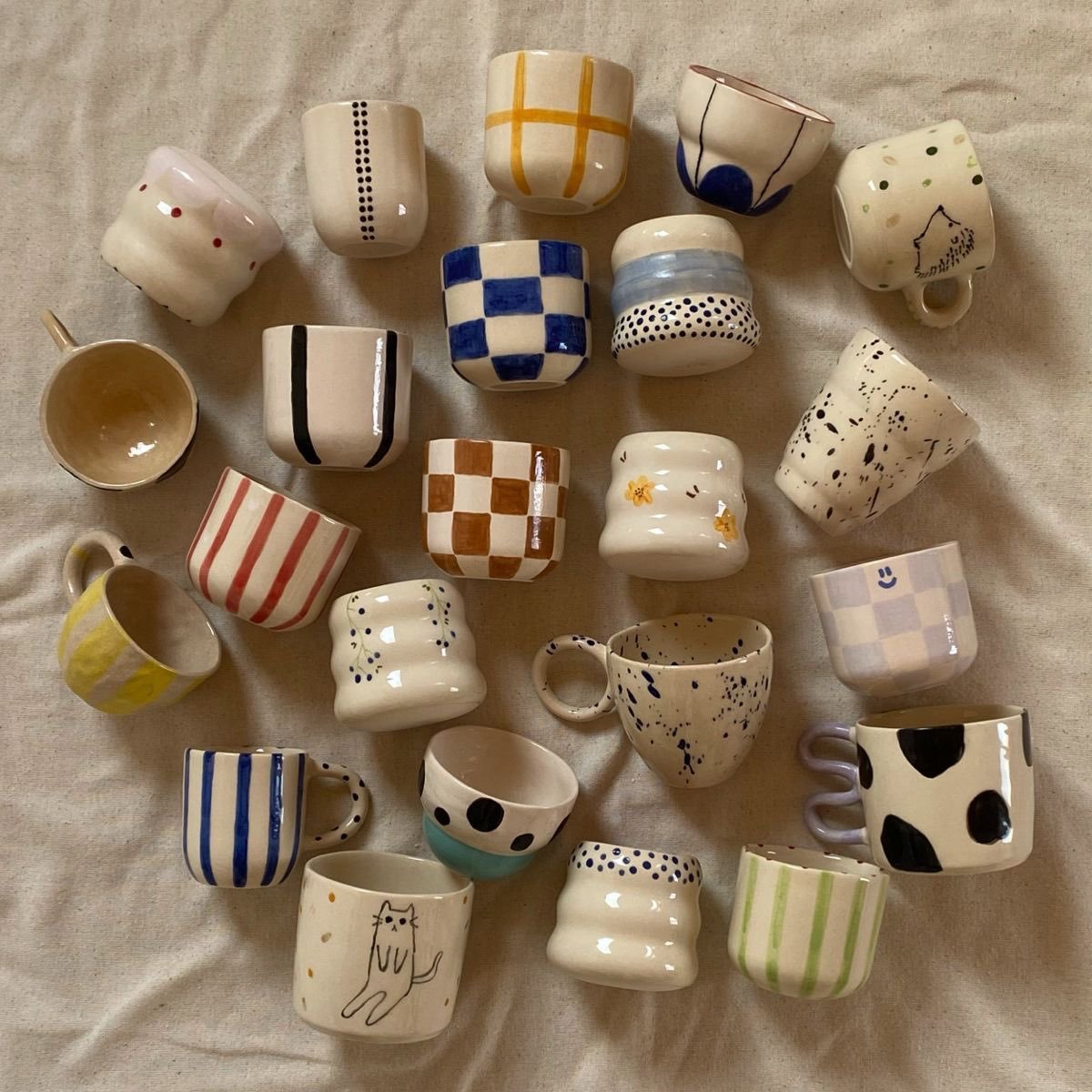 prettiestavenue's tweet photo. mug collection https://t.co/whc9jLz7DL