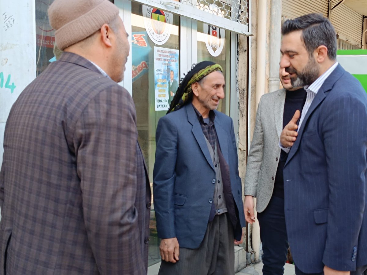 AvEkremOlgac's tweet photo. Tillo Caddesi ve Helvacılar Çarşısı'nda esnaf ve vatandaşlarımızla buluştuk. Halkımızın sorun ve isteklerini tek tek dinledik. Bizleri her daim sıcak karşılayan esnaf ve vatandaşlarımıza teşekkür ediyorum.

Birlikte kazanacağız, Siirt kazanacak. https://t.co/JosluiMNYB