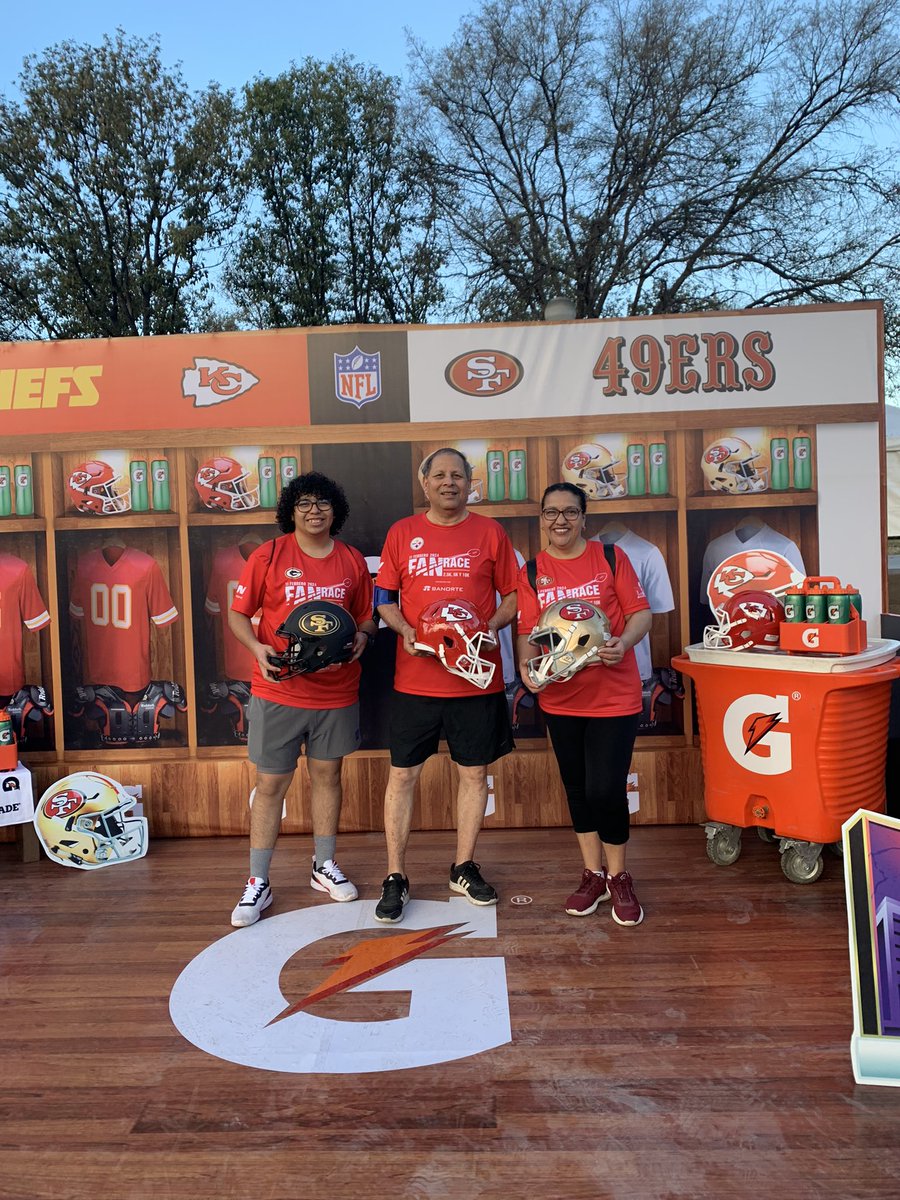 FabiolaChivas11's tweet photo. #fanrace pues empezamos el gran día del Súper Bowl LVIII ♥️🙌🏼🥰🏃🏻🏃🏻🏃🏻 https://t.co/nwGJd1Fo8q