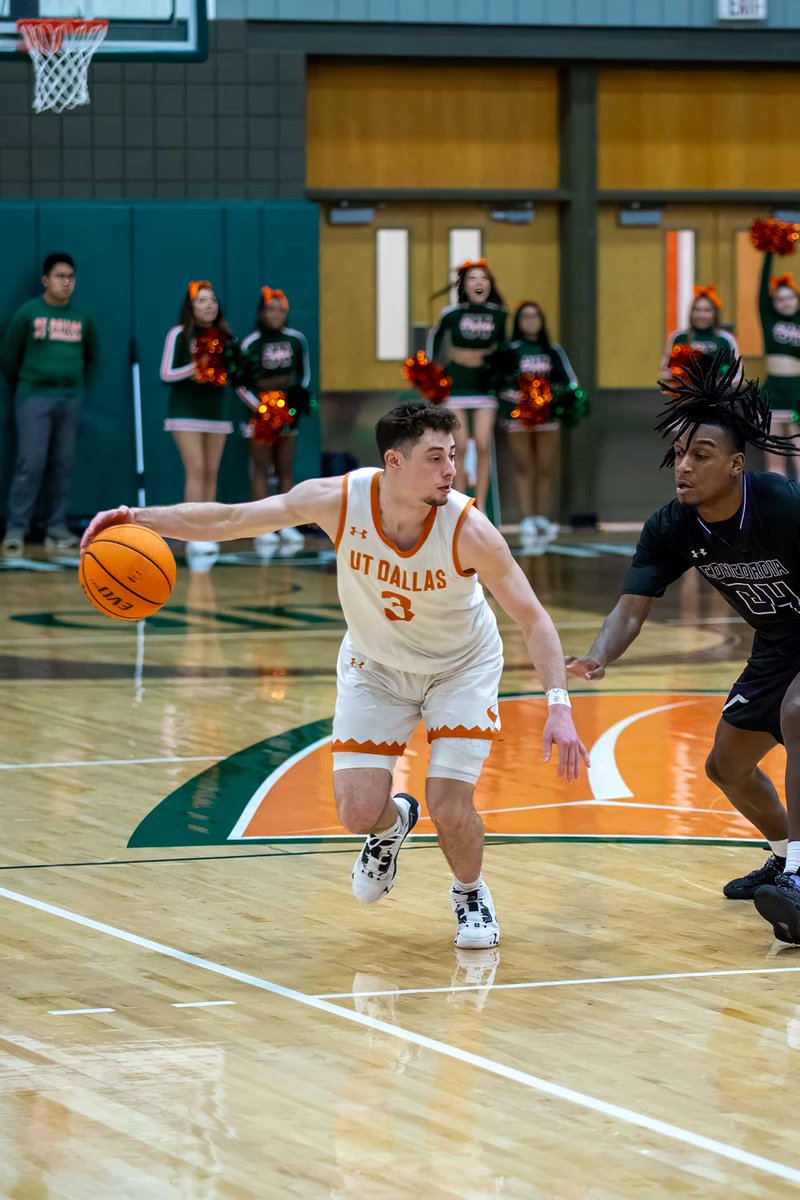 dougfejer's tweet photo. A couple shots from the UTD game v. Concordia.

@UTDCOMETSPORTS @UTDALLAS_MBB https://t.co/13lZ2Oe1rh
