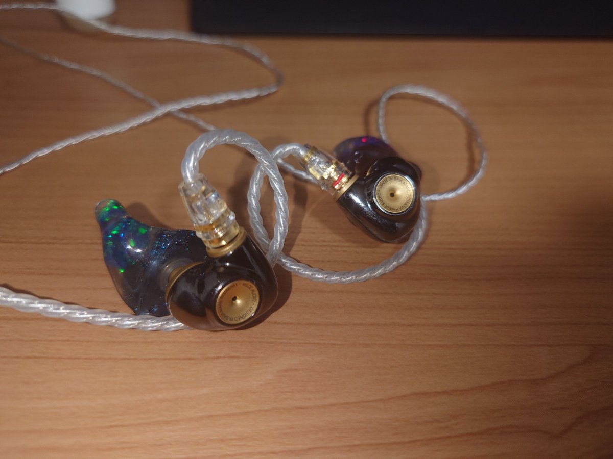 takayosi920's tweet photo. #iFiaudio #CarotOne #MezeAudio 
ラストは、
iFiaudio ZEN-DACSignature
Carot One（真空管アンプ）
MezeAudio ADVAR
曲、エースコンバットオーケストラLIVE https://t.co/k3YuQWTiVp