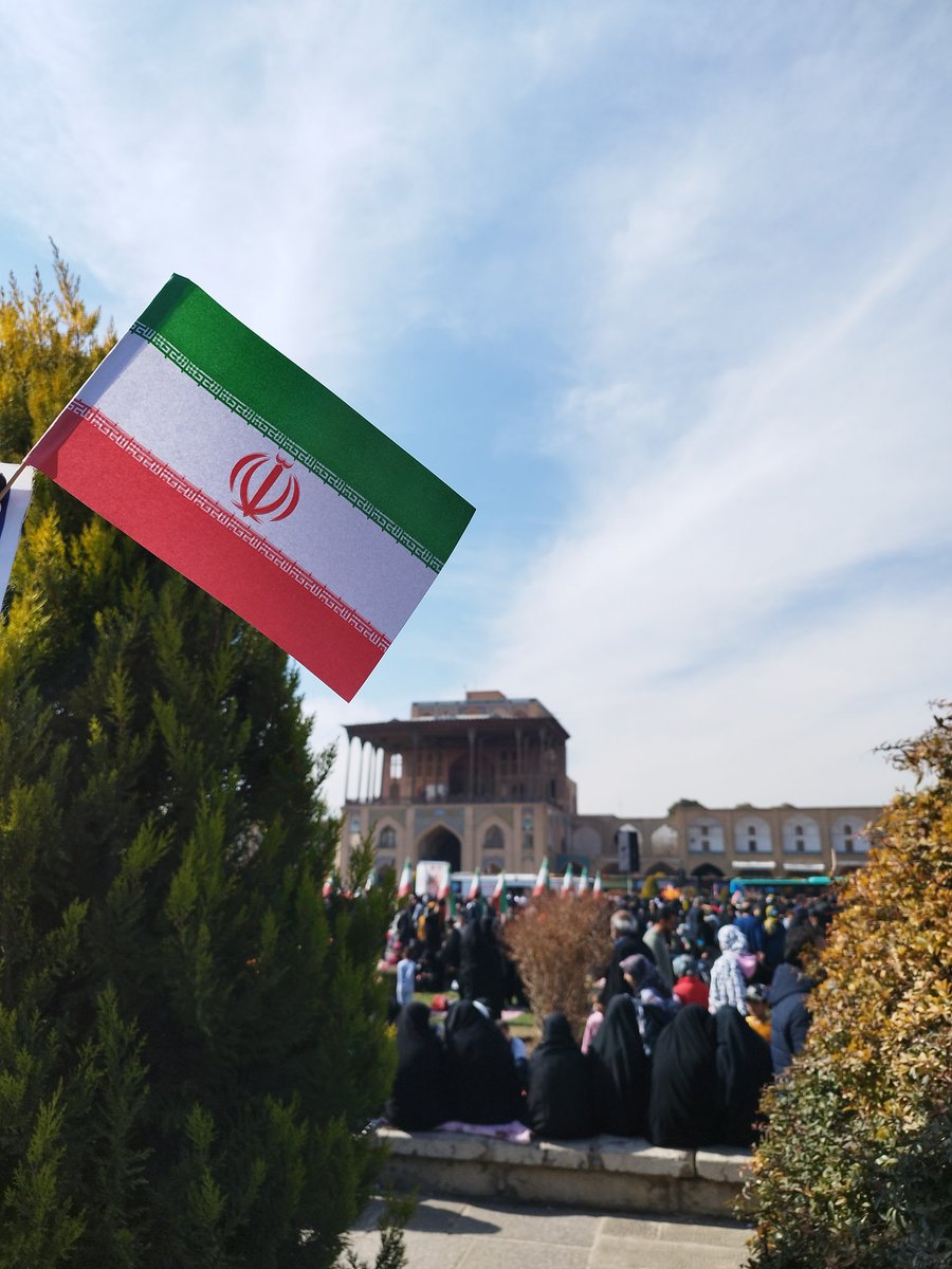 Ati0120's tweet photo. تولدت مبارک عزیزدل!
بله عزیزم، ما هستیم بر آن عهدی که بستیم؛
تولدت مبارک ایران اسلامی قشنگم :)🎂❤️🇮🇷
#وطنم_ایران https://t.co/NztrTyfnAr