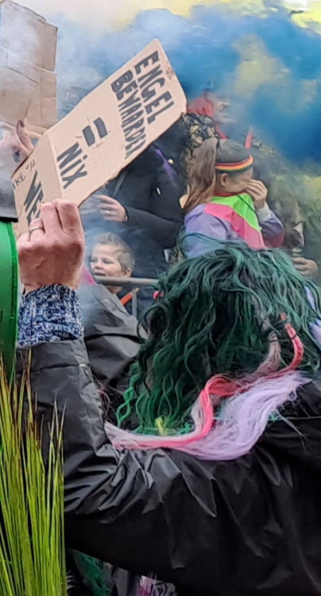 ZwolscheZoepbus's tweet photo. #Sassendonk #HairExtensionRebellion https://t.co/fe8M5Nr98A