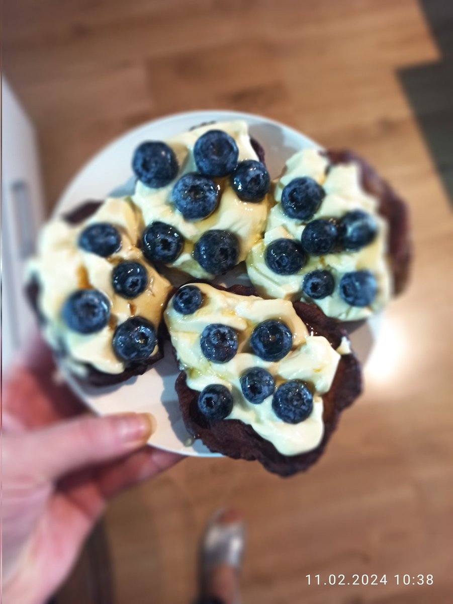MartaPawowicz1's tweet photo. #brakefast #pancaces 🥞
#protein #proteinpancace #leftoverbanana 🍌 #veganskyr #blueberies 🫐 #dairyfree #honey 🍯 #easytomake #tasty #good 😋 #fullybelly 😉 https://t.co/48UjOHw0an