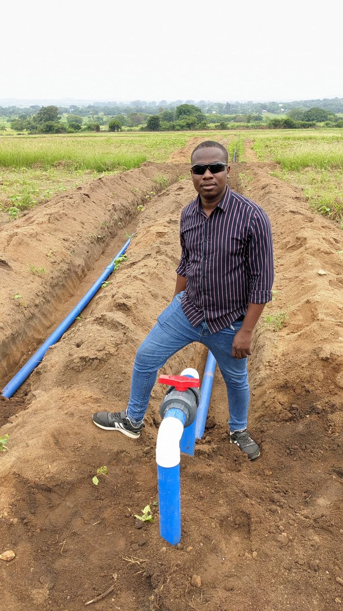 jason_kanani's tweet image. #AgriEngineering🇹🇿
Kuepuka mambo kama hayo, ukitaka kufunga drip irrigation system (mfumo wa kumwagilia kwa matone) Chekiana na @greenagrictz na @Octavianlasway ili kazi yako kifanyike kwa ufanisi.
#KilimoNiPesa
@WizaraKilimo
