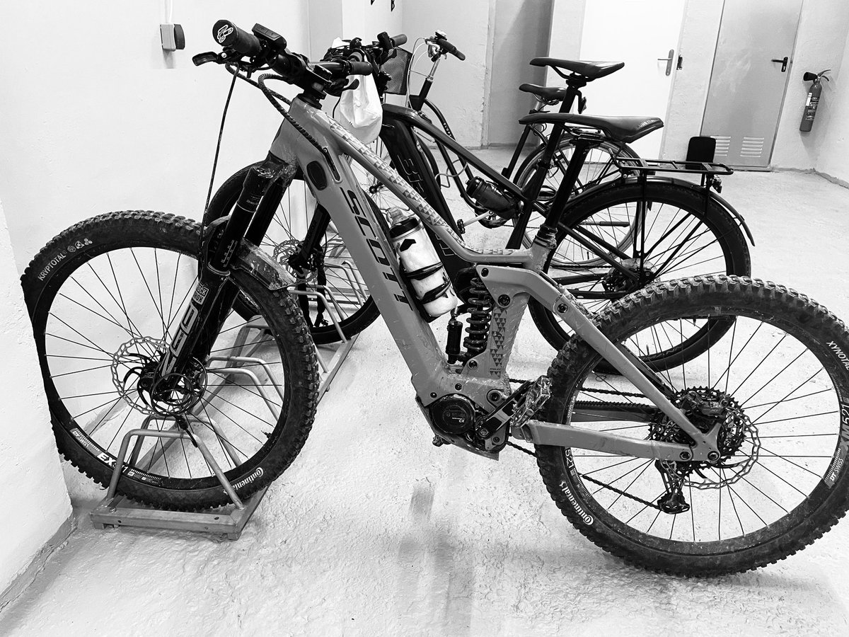 lapomadabikes's tweet photo. Biciparc es un parking para bicicletas y patinetes totalmente automatizado al que accedes con tu móvil (cuando tu quieras 24/7) una vez registrado en https://t.co/4iLol9j5X0 https://t.co/1zn0K2ZS06