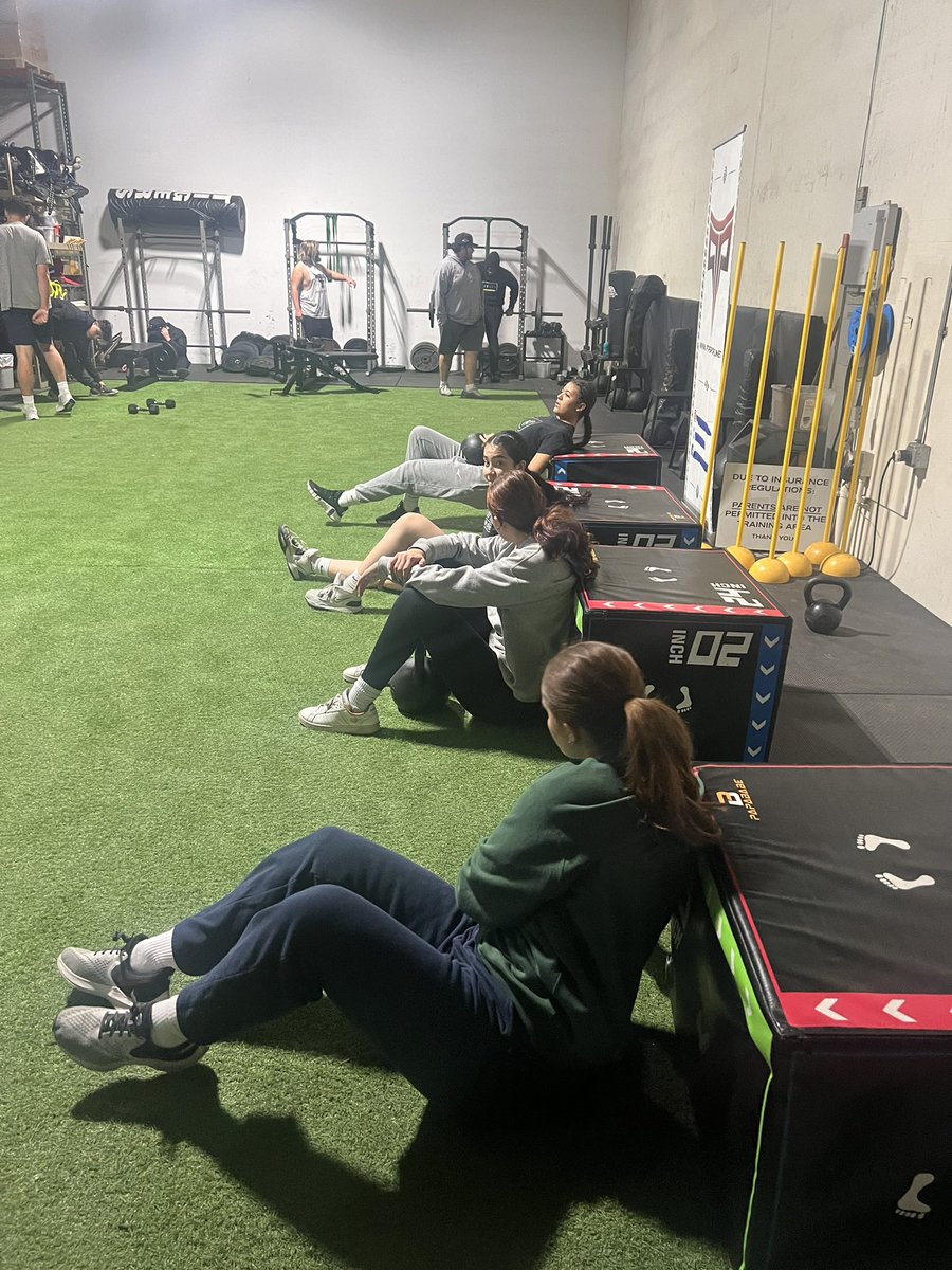 PTPSPORTS1's tweet photo. volleyball girls! Development in-season work! #ptpsports https://t.co/eMMeTegQAr