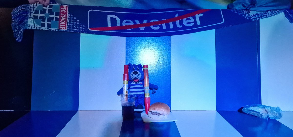 Uiteraard ben ik ook aanwezig in het   supportershome van #PECZWOLLE  ..
voor de #ijsselderby #gaePEC #gaeZWO 

🔵⚪️🔵⚪️🟢⚪️🟢⚪️💪💪

#fuck0570 🖕🖕

#DESESPEREERTNIMMER!!