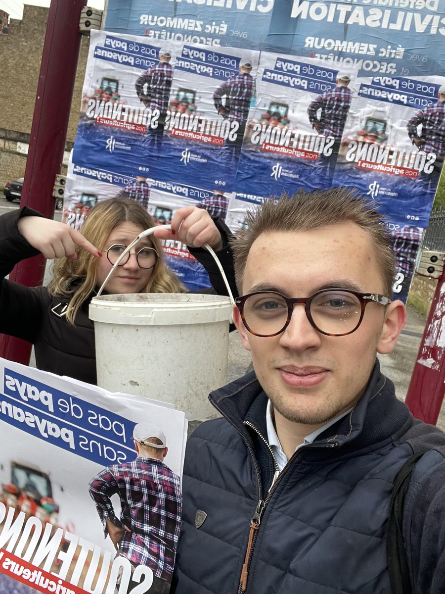 jeunesreps08's tweet photo. Nos militants en action dans les Ardennes pour soutenir nos agriculteurs ! 🇫🇷🚜👨‍🌾

#JeunesRépublicains
#AgriculteursEnColère
#Ardennes https://t.co/ePIYIVSflh