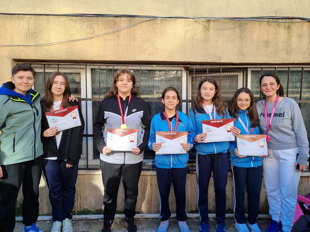 İstanbul Şampiyonu olan Yıldız Kiz dart takımımız ile İstanbul üçüncüsu olan Yıldız erkek takımımızin belgelerini verdik
öğrencilerimizi tebrik ediyoruz. <a href="/gopmem/">Gaziosmanpaşa İlçe Millî Eğitim Müdürlüğü</a> <a href="/yndisk/">iskender yönden</a> <a href="/YUSUFUZANTI/">Yusuf UZANTI</a> <a href="/TBBDF/">🇹🇷 Bocce Bowling Dart Federasyonu</a> #dart
