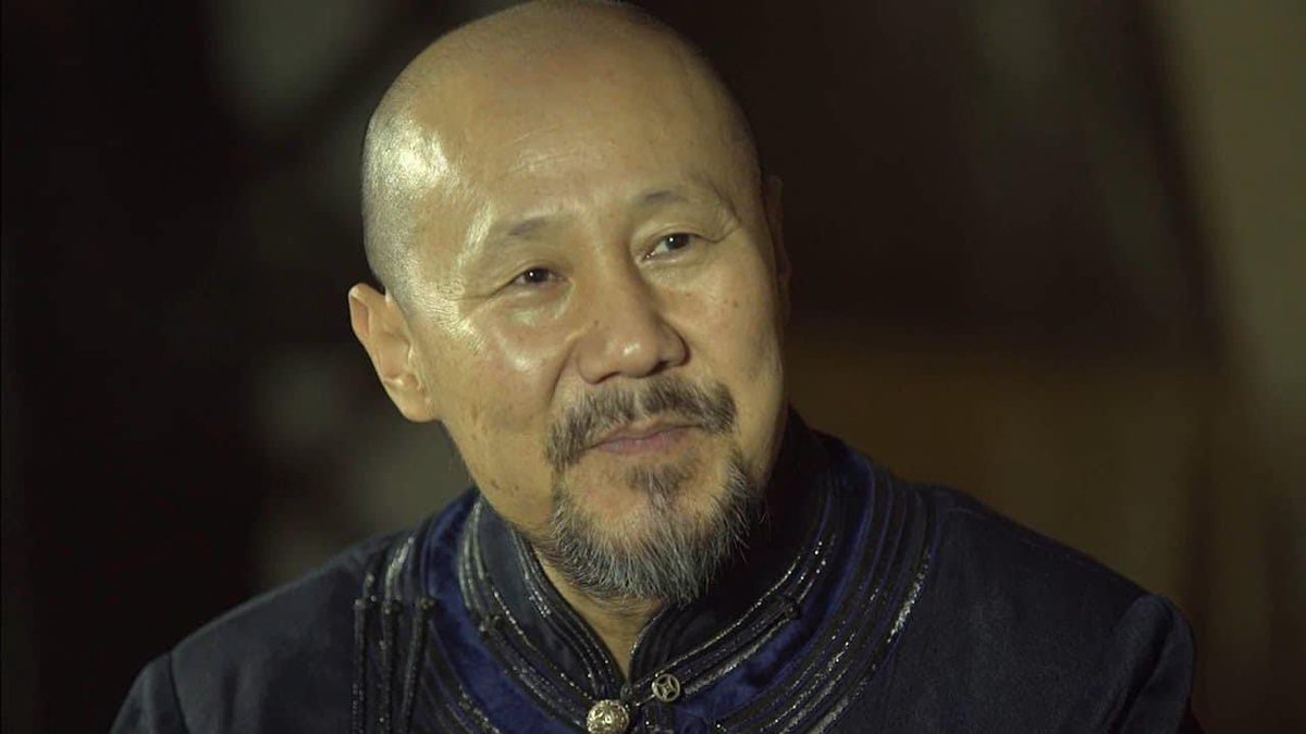 Дуучин С.Тэнгэр: Ѳвѳрмонголын 6 сая монголчууд хааяа дотроо боддог. Бидний хойно бидний залаа дээр тусгаар тогтносон Их Монголын голомт болсон улс байгаа гэхээр их ѳмѳг түшигтэй санагддаг юм. 
Яг л аавтай хүүхэд мэт сэтгэгдэл тѳрдѳг. Миний эхнэр ѳглѳѳ бүр цайныхаа дээжийг Ар