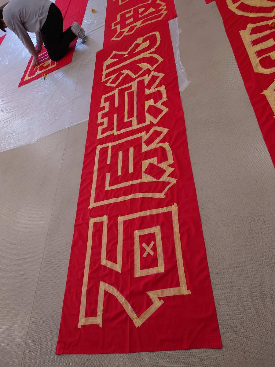 kijimuna58's tweet photo. 今日は横断幕作成日。
気持ち込めてマスキングしました。
#zweigen
#ZBLITZ https://t.co/1IH17ULwez