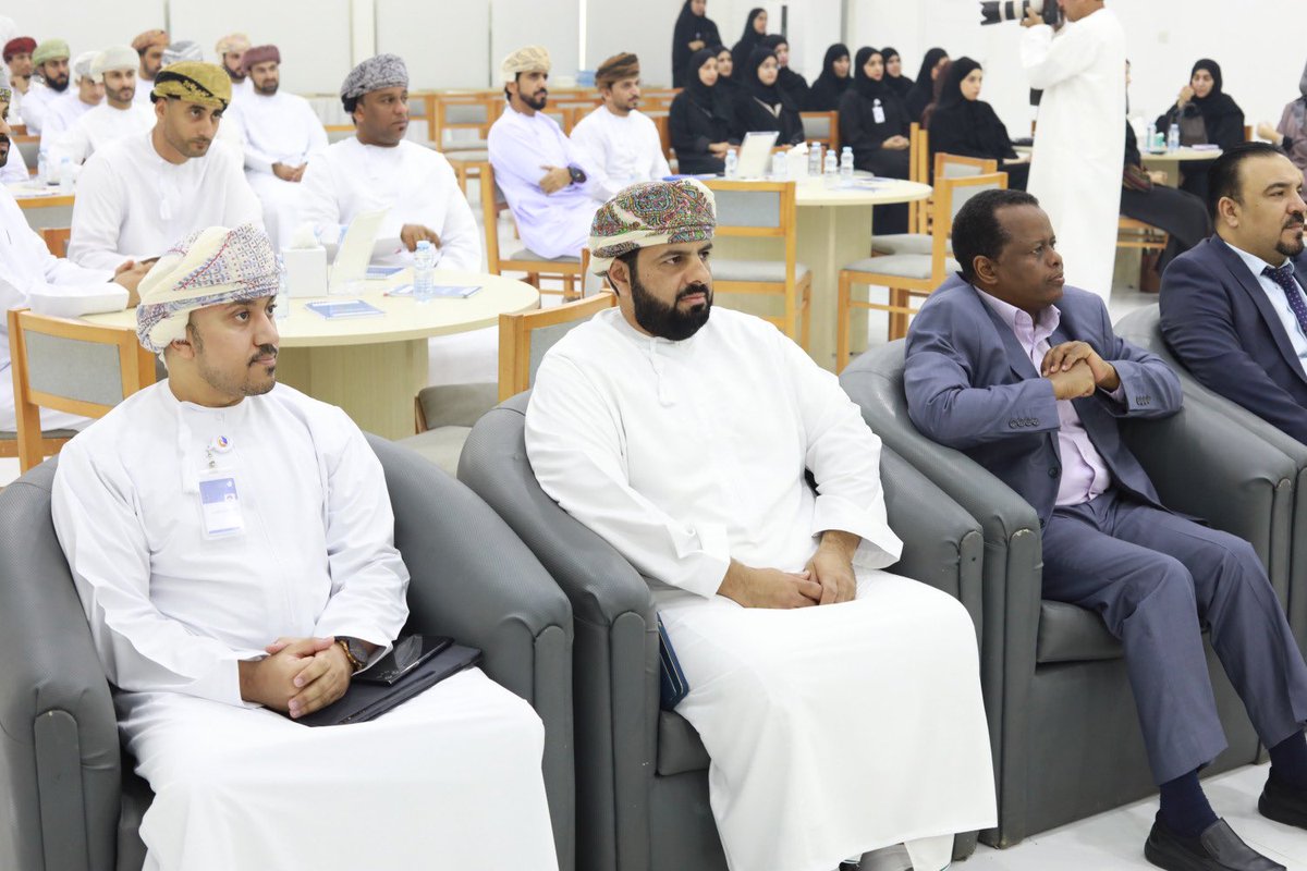 moheriom's tweet photo. نظّمت الكلية المهنية بصحم  ممثلة بقسم الدراسات التجارية  صباح اليوم (ملتقى البحث العلمي الأول) في ضوء رؤية #عُمان_2040، الذي يأتي تفعيلًا لدور مؤسسات التعليم العالي كمنظومة وطنية فاعلة للبحث العلمي والابتكار، وفي إطار من المسؤولية المجتمعية؛ لتحقيق توجهات الرؤية. https://t.co/dbQHkQKhjb