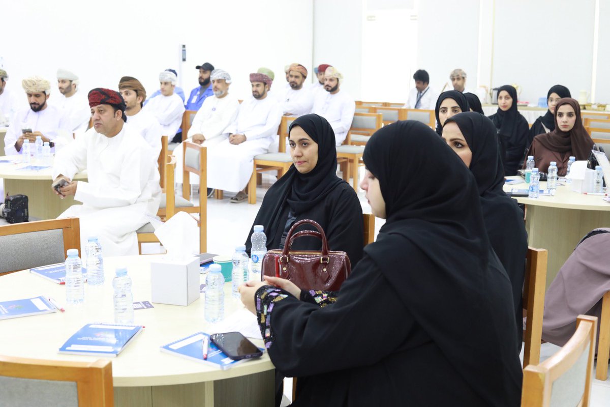 moheriom's tweet photo. نظّمت الكلية المهنية بصحم  ممثلة بقسم الدراسات التجارية  صباح اليوم (ملتقى البحث العلمي الأول) في ضوء رؤية #عُمان_2040، الذي يأتي تفعيلًا لدور مؤسسات التعليم العالي كمنظومة وطنية فاعلة للبحث العلمي والابتكار، وفي إطار من المسؤولية المجتمعية؛ لتحقيق توجهات الرؤية. https://t.co/dbQHkQKhjb