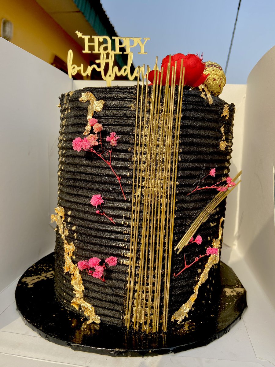SheedahDelight's tweet photo. Beautiful cakes only 💯

#cakesinilorin #beautifulcakes https://t.co/XeD2NtOEGr