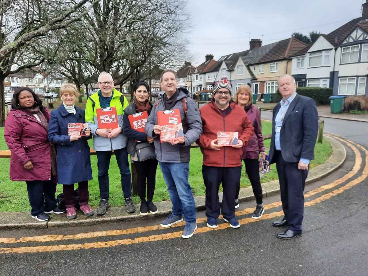 Great to be out on the #LabourDoorstep this weekend talking to residents. They are really worried about the #CostOfLivingCrisis, #Crime, #Housing, #NHSWaitingLists, and #LifeChances for their children. #GeneralElectionN0W