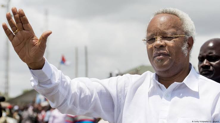 Kwa niaba ya Chama cha Demokrasia na Maendeleo (CHADEMA) na Watanzania wenzangu, napenda kutoa salamu zangu za dhati, za Pole kwa familia, ndugu, jamaa, marafiki na wapenda demokrasia wote kwa kifo cha aliyekuwa Waziri Mkuu wa Tanzania, Mheshimiwa Edward Ngoyai Lowassa,…