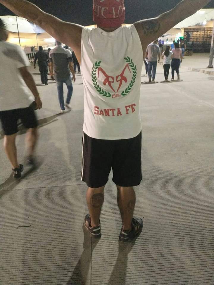 JacielCHILA's tweet photo. Estilo de vida 🇫🇴 IRREVERENTE 🇦🇹 https://t.co/A7At4Op6By