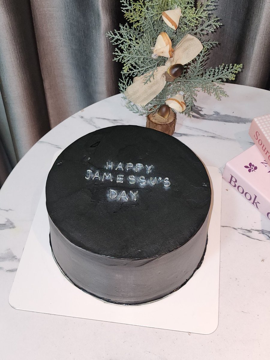 netsiraphop's tweet photo. Happy birthday kub 🎂#HappyJamesSuDay2024 https://t.co/Yjy5BdCKMi