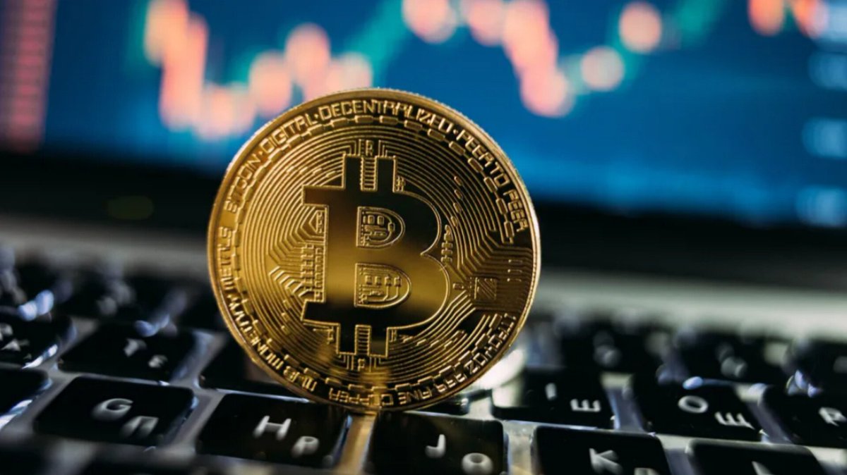 CompleteApprise's tweet photo. #BITCOIN ETFs hit $10B milestone just one month after approval

The recently launched spot #BTC exchange-traded funds (ETFs) completed their first 20 trading sessions hitting the $10 billion milestone in assets under management (AUM). https://t.co/TGBXY1vFlm
