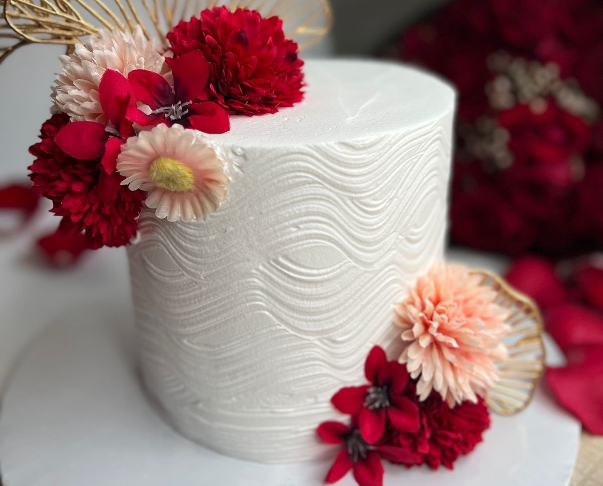 jumaf3's tweet photo. This Valentine's Day, instead of so many expenses, si you just buy them a cake? This one here is Ksh 3,500, and it will be delivered at your doorstep. Place your orders now through 0728905326 Na umalizane na hii siku. Retweet ifikie wateja! https://t.co/Lr3dlGxV1u