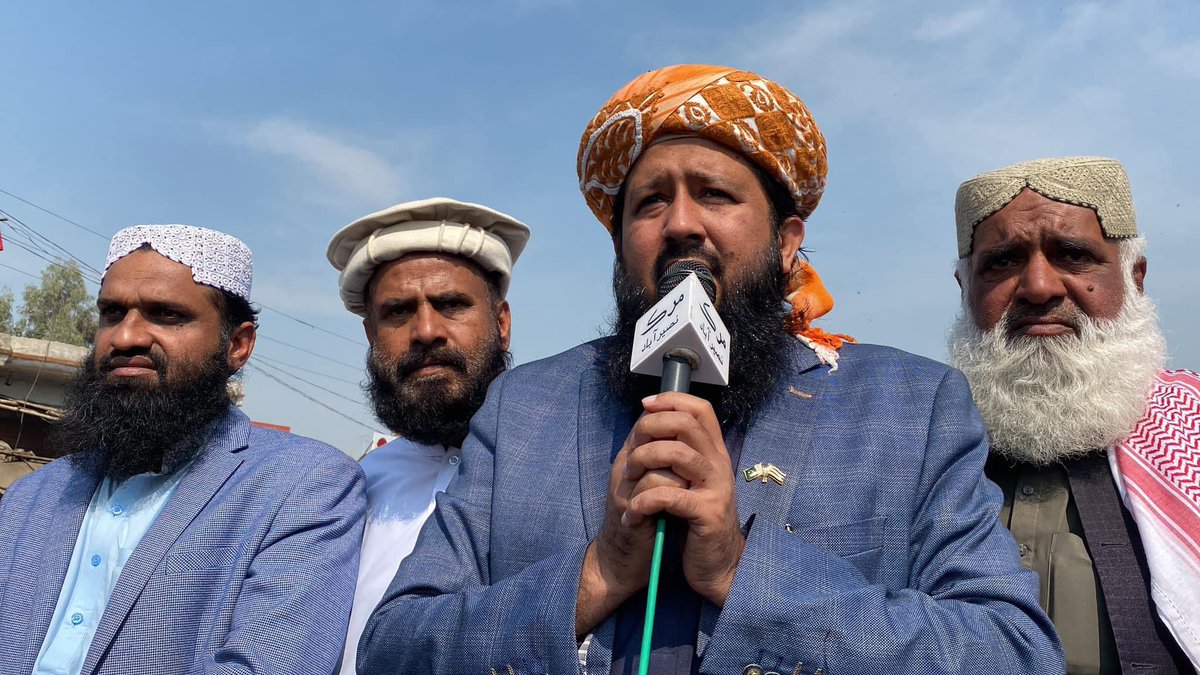 SibgahtullahJ's tweet photo. علامہ راشد خالد محمود سومرو کا لاڑکانہ ، نصیر آباد اور دادو میں احتجاجی دھرنوں سے خطاب۔
ہمارے حق پر ڈاکا ڈالا گیا ، جبری طور بننے والی سندھ حکومت سے اعلان بغاوت کرتے ہیں: راشد محمود سومرو

#صبغت_اللہ_جان
#سڑکوں_پر_آؤ_سندھ_بچاؤ
#جےیوآئی_مینڈیٹ_پرڈاکہ_نامنظور https://t.co/g59FvClh8o