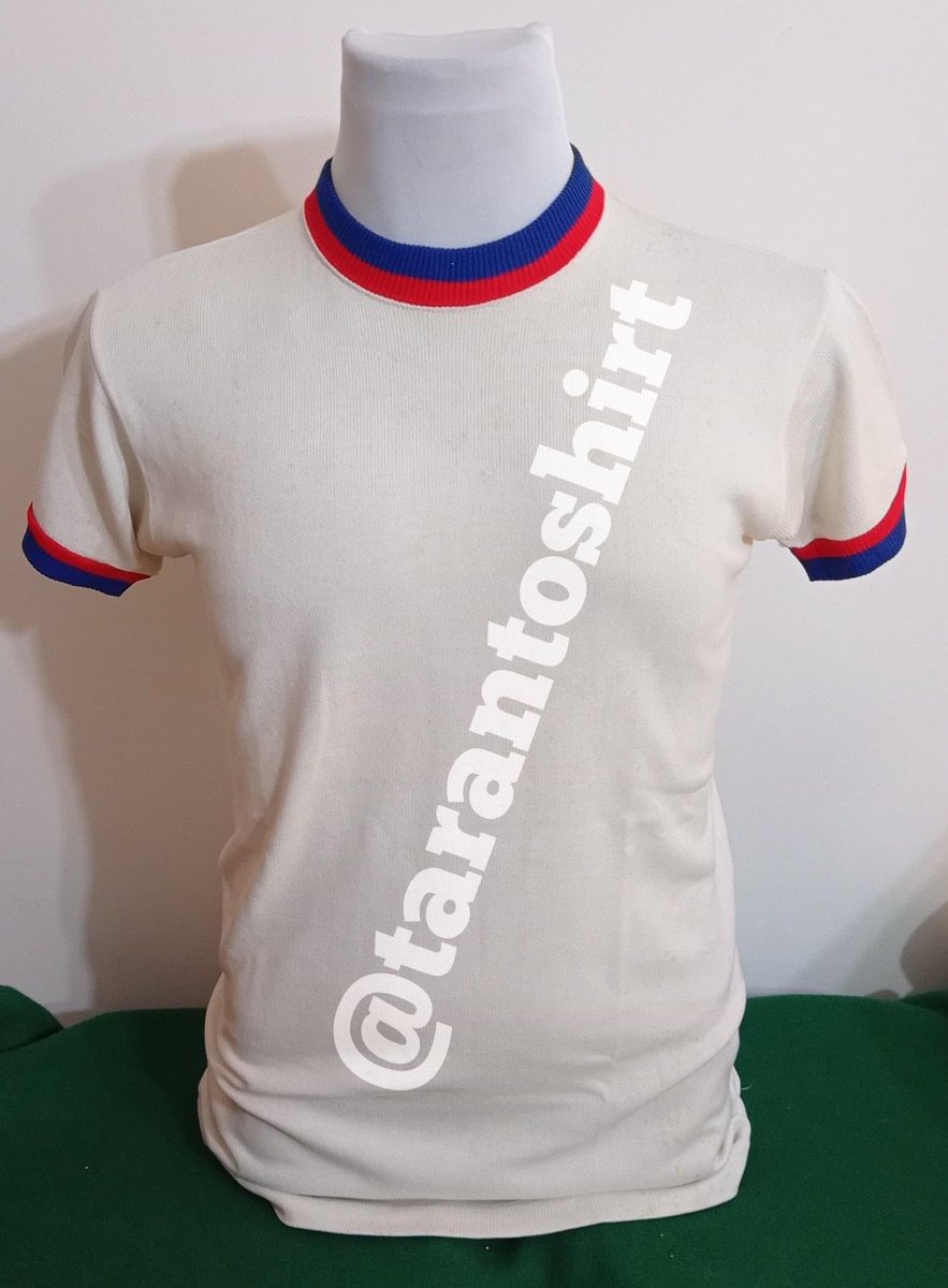 tarantoshirt's tweet photo. Maglia del Taranto da trasferta indossata nella stagione 1977/1978 presumibilmente da Franco Panizza.
Splendida maglia prodotta dal "Maglificio Lama" completamente bianca con bordo maniche e colletto rosso azzurro in classico stile anni 70. https://t.co/WZXoWC4JK2 https://t.co/CMjhb9pQqB