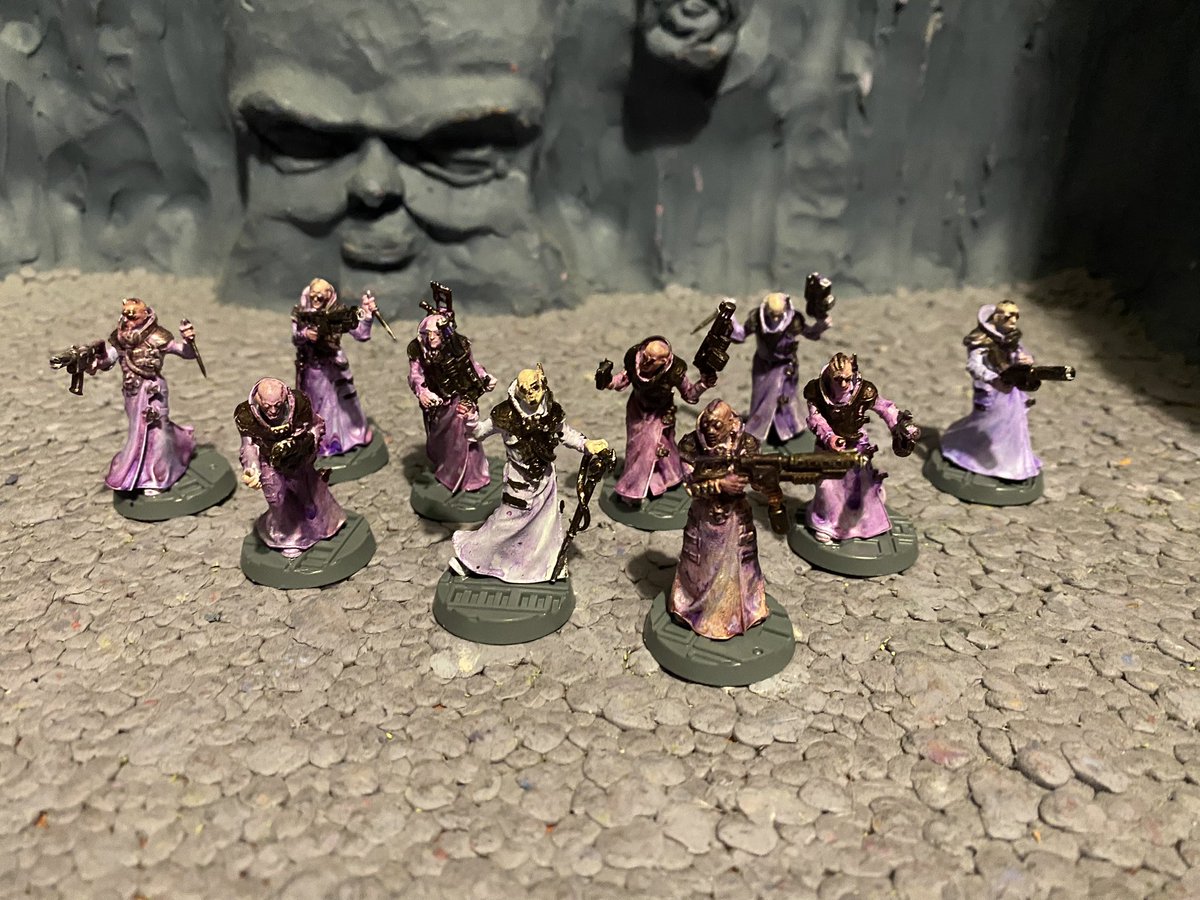 Daleksares32192's tweet photo. My House Delaque gang, painted in various experimental colour schemes that I intend to eventually use for a Genestealer cult
#necromunda #housedelaque #delaque #necromundadelaque #40knecromunda #necromunda40k #necromundaunderhive #innsmouth #deepones #lovecraft #lovecraftian https://t.co/c7gqrJX6Ue