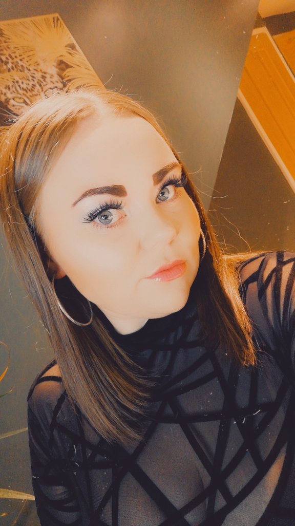 MrsLD10's tweet photo. Wooow! 4play Garage and Bassline rave did not disappoint, 20k steps in 4 hours is some going! Sick sets from #JoeHunt @DjDomin8 and @djdibz, raving sobers interesting but 3 hours sleep is a killer! 🤣 Roll on April 😎 https://t.co/y00BQnD5sS