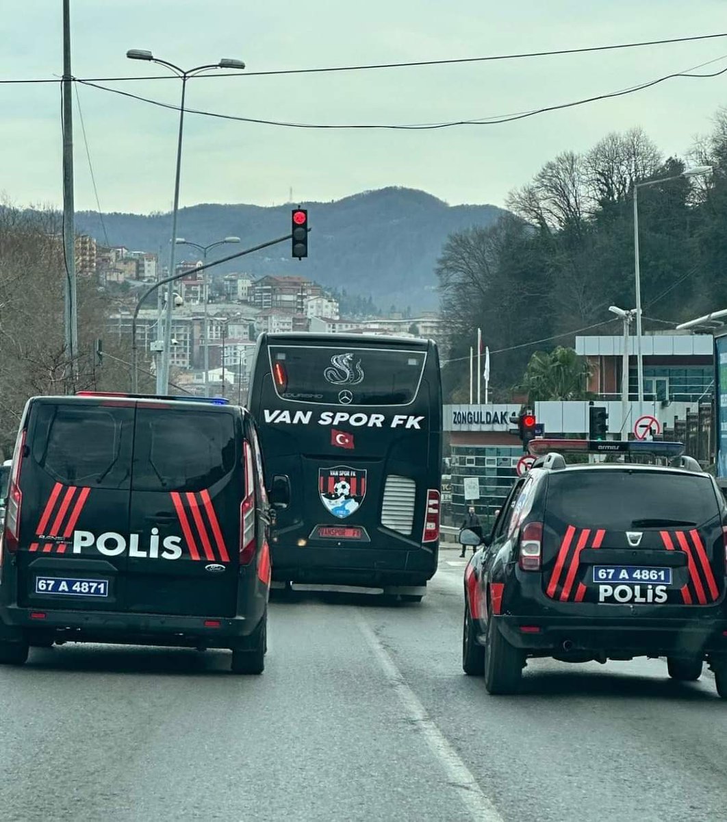 takım otobüsümüz zonguldak polisi ile tam takım olmuş..
@vansporfk 
@hurvanli_65 
@vanlife65 
@Vanliamcan