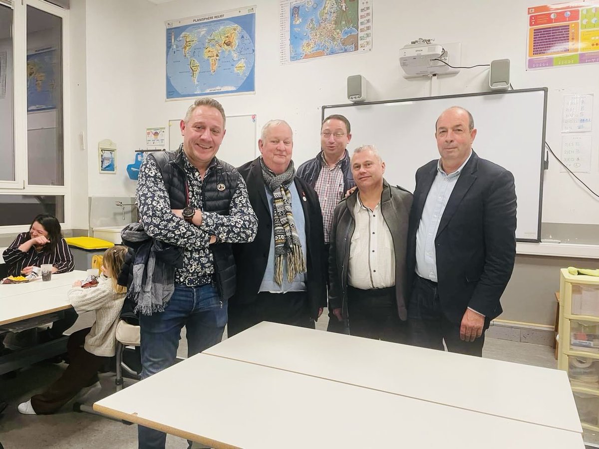 ChristopherGau8's tweet photo. 🎲Soirée "Jeux de Société" organisée par le personnel éducatif de l’école Pierre Perret 2, qui a eu le plaisir de nous inviter à leur « soirée jeux de société » laquelle avait lieu ce samedi 10 février, dans les locaux de l’école rue Monfort de 18h30 à 23h30. Magnifique succès ! https://t.co/vvuZsZWIJn