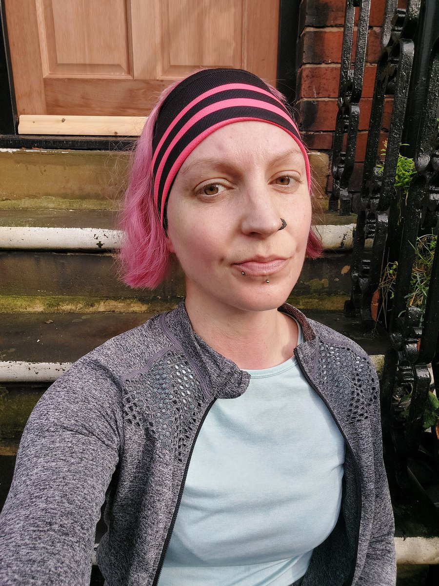 BatRachy's tweet photo. Fundraising link in next tweet 👇🏼
Great North Run training run 14.
Bigger still... my longest #RachRuns4TBTC training run so far; 17.69km.
Greeted by Fangs yelling at me.
@runningpunks @BrainTumourOrg @Great_Run #AccelerateACure #RebelsRelay https://t.co/6TW50okzd4