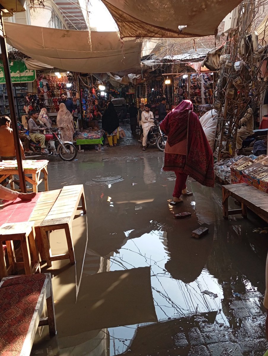 Iam_SimpleHuman's tweet photo. Main Sharbat Bazar Sahiwal Sewage Line Band Honey Ki Wajah Se Awam Aur Tajar Hazrat Shadid Takleef Me Mubtala Hain Please Dear @commissionerswl Sahab App Se Guzarash Hai K Intzamia Ko Order De Ker Ye Masla Hal Karwain.
Shukria https://t.co/7AwcKXdtsX