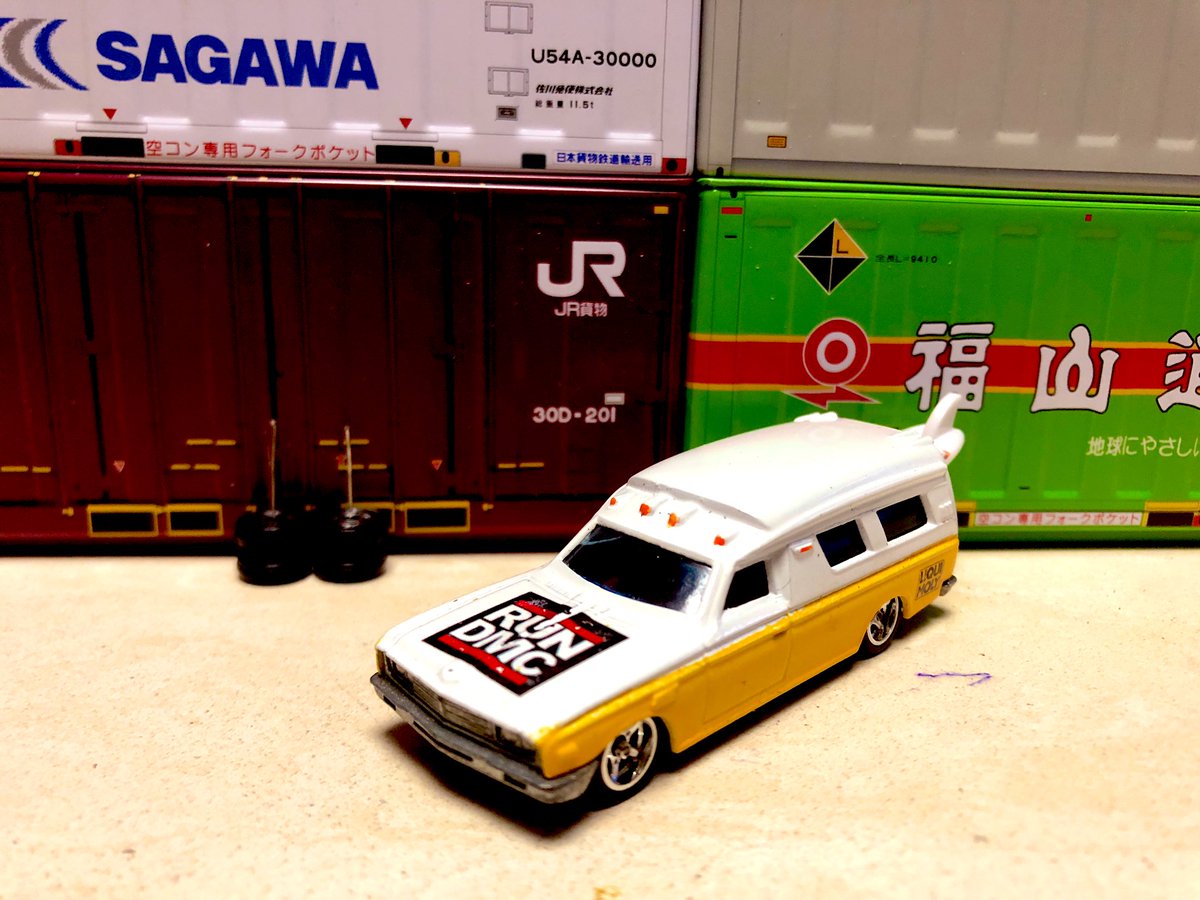 porschegmbh's tweet photo. #トミカ  #tomica  #TOYOTA  #ambulance  #SURFVAN #FS55V
さらにリアルライダー化
クールでナウくてさらにカッコイイサーフバンの完成で〜す！ https://t.co/em1SXMIHhz