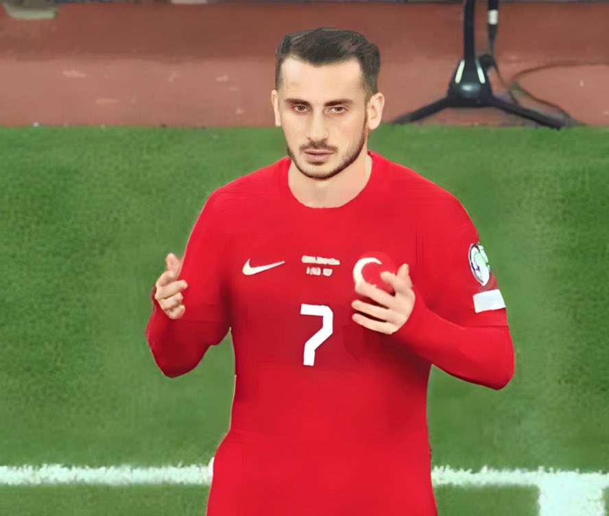 Milli Futbolcu Muhammed Kerem Aktürkoğlu, Çin Başkonsolosu'nun Doğu Türkistan'daki Müslümanlara "beyinleri hastalıklı" demesine cevaben:

"Hastalıklı olan, insanları ailelerinden zorla koparıp toplama kamplarına götüren soykırımcı zihniyettir." 👏👏👏

#UyghurGenocide