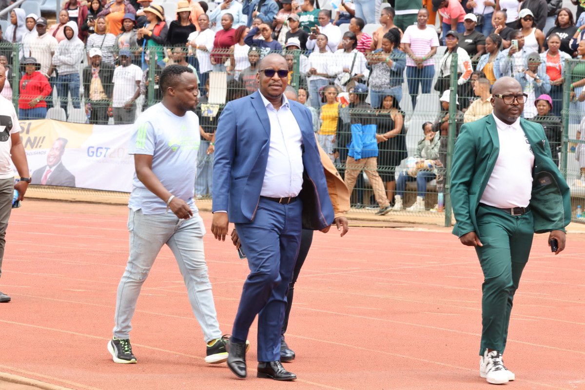EducationGP1's tweet photo. 𝗛𝗔𝗣𝗣𝗘𝗡𝗜𝗡𝗚 𝗡𝗢𝗪: The @GautengProvince is at Dobsonville Stadium where Premier @Lesufi will handover Gauteng Youth Brigade appointment letters to 32 000 young beneficiaries in attendance, who will work as Education Assistants, General School Assistants, and ECD Assistants in Gauteng schools.
#NasiiSpani