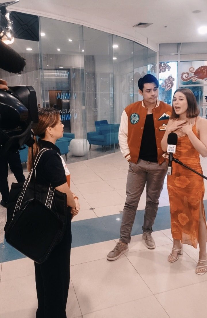 xianlimfanpage_'s tweet photo. Interviews with @XianLimm and @Valeentawak before the show
Source vjmadzlatest and @mamumhit ig
#XianLim #xianlimm #ValeenMontenegro #LoveDieRepeatMallShow #LDRMallShow #LDRLuckyChinatown #PreValentineEventAtLuckyChinatown #HeartbeatsToSpring https://t.co/EuPXzFwIVi