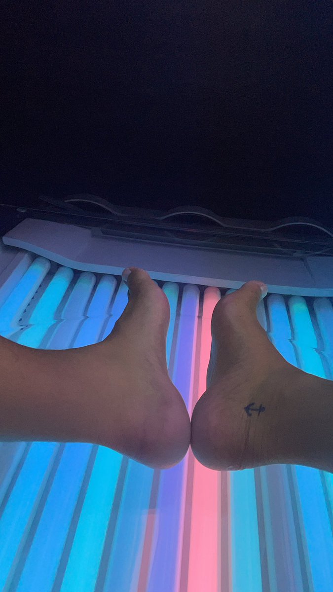 AlphaCoupleOwnU's tweet photo. You’re a loser for my feet 

@AlphaFeetPromo @welshfootboy https://t.co/FACC62HQEr