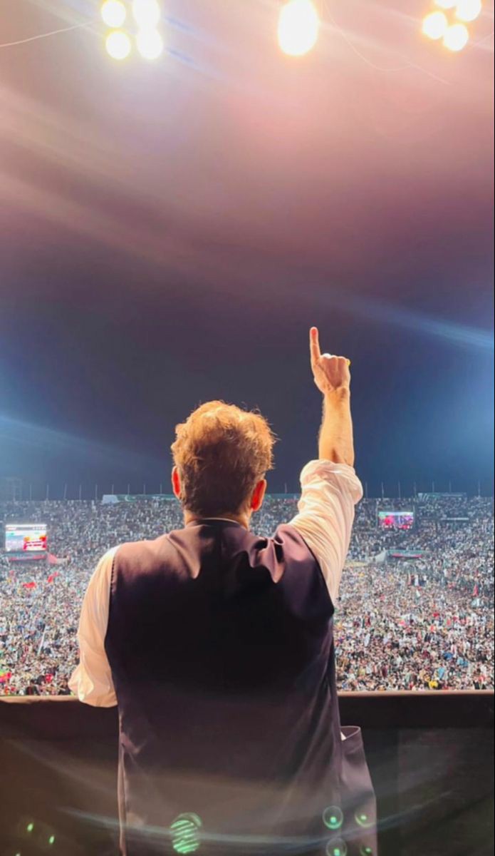 شیر افضل مروت: خان صاحب مجھے Defense منسٹر بنا دو

خان صاحب: نہیں تم غلطی سے ایٹم بم چلا دو گے پھر سیگرٹ جلا کے بولے گا ہندوستان تو وڑ گیا 🤷
#SherAfzalMarwat 
#Imran_Khan