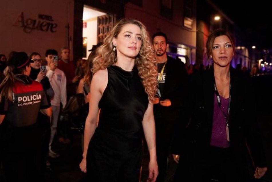 believevictimss's tweet photo. two words: amber heard https://t.co/IH6lvOuheh