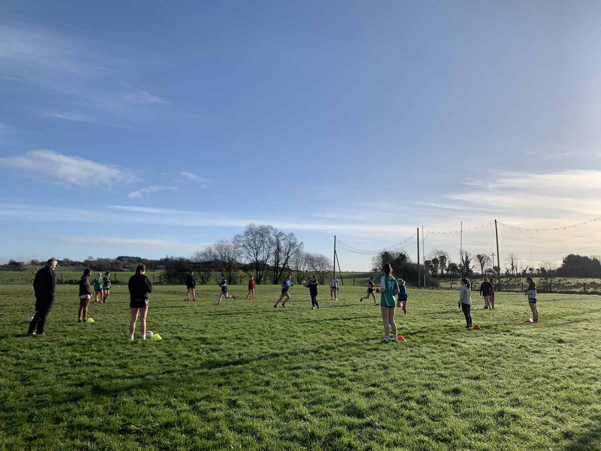 LaveyLadiesGAA's tweet photo. Ladies team out bright and early this morning after strength and conditioning with Martin McKiernan.

After weeks of preparation, the footballs are finally back in action⚽️ https://t.co/lw0xcrcGcr