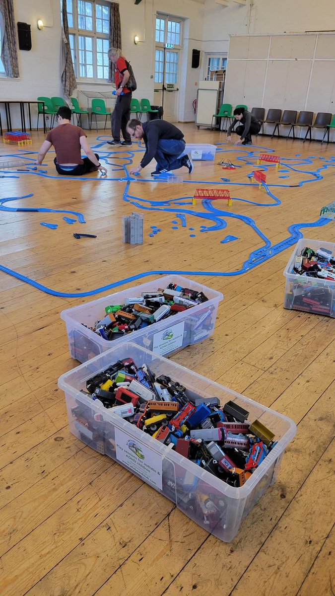 🚂 We're busy track-laying at Lochaber Hall in #Lewisham, ready for our two play sessions for #autistic #adhd & #sen children today. A few tickets still available for this morning's session - you can pay on the door. 🎟️ Thanks again to @gglewisham for their help with setting up.