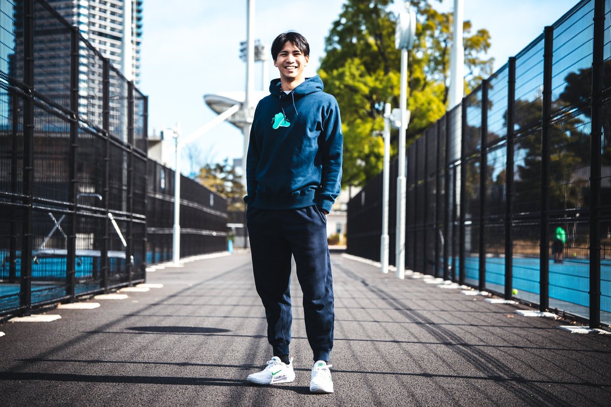 neparutennis's tweet photo. \プレゼント企画🎁/
今回はグッズ販売まで導いてくれた皆様に感謝を込めて、初のプレゼント企画をやるよ！🏆

抽選で…
①ロイヤルシューズパーカー(Navy) Mサイズ1名様
②���ね」の振動止め(2個セット) 3名様
計4名様に当たるチャンス！🏅

【応募方法】
①ねぱーるをフォロー
②このツイートをいいね、リツイート
③欲しいグッズの番号をコメント😌

【応募期間】
本日より
2024年2月17日(土)18:59分まで！

今これを読んでくれているキミに
幸運が訪れることを願っているよーー！🙌

Good Luck🎾