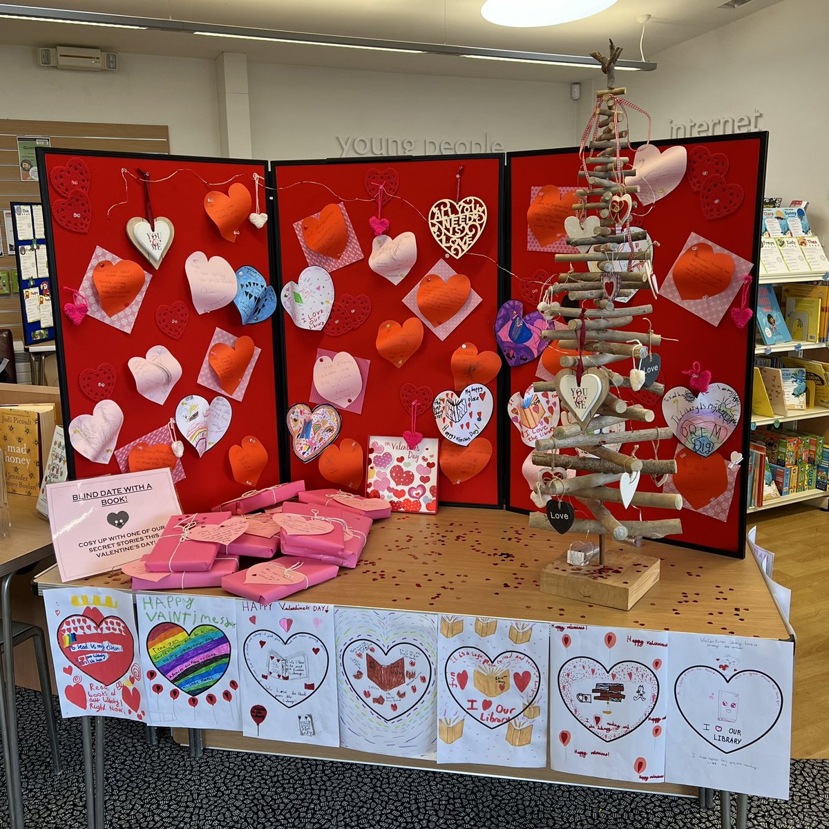 FrdsEuxtonLibry's tweet image. Many thanks to @EuxtonCEPrimary for their contributions to the Valentines Day display in the 📚 library ❤️❤️❤️ #EuxtonLibrary @LancsLibraries