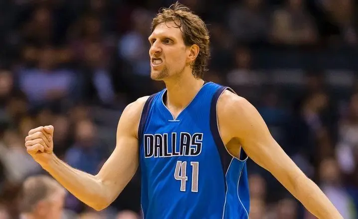 skyhookmagazine's tweet photo. 𝙎𝙊𝙍𝙏𝙀𝙊  4⃣1⃣🇩🇪

Lo prometido es deuda. Sorteamos esta camiseta de Dirk Nowitzki entre todos vosotros.

🏀 Para participar, simplemente haz RT y sigue a @skyhookmagazine 

🏆El domingo que viene, antes de la final de la #CopaACB, anunciamos al ganador. https://t.co/Y9SzlqAMaC