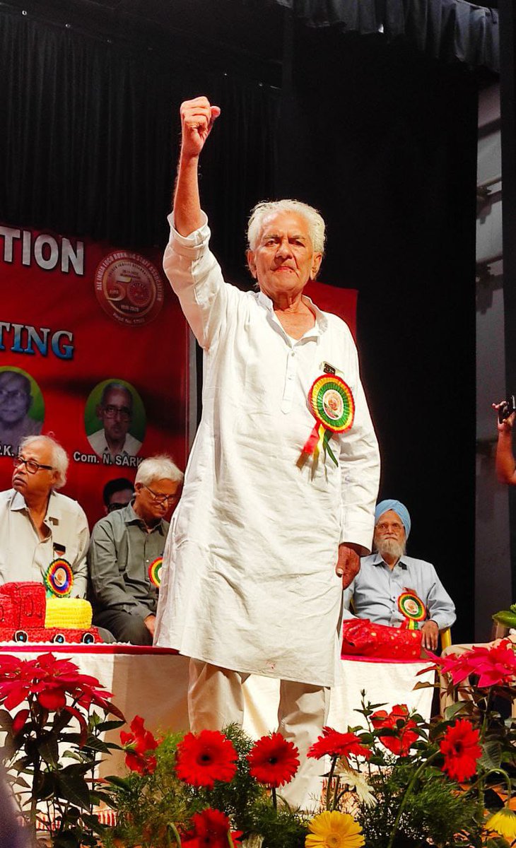 Jitendryadavykt's tweet photo. रनिंग स्टाफ के जुझारू सेनापति काम एम एन प्रसाद जी अब हमारे बीच नहीं रहे। भगवान दिवंगत आत्मा को आपने श्री चरणों में स्थान प्रदान करें। रनिंग स्टाफ के लिए बहुत बड़ी क्षति है जिसकी भरपाई नहीं की जा सकती है।
भावभीनी श्रद्धांजलि। 
 ॐ शांति
@AILRSA_NR https://t.co/R0CLwzUeIm