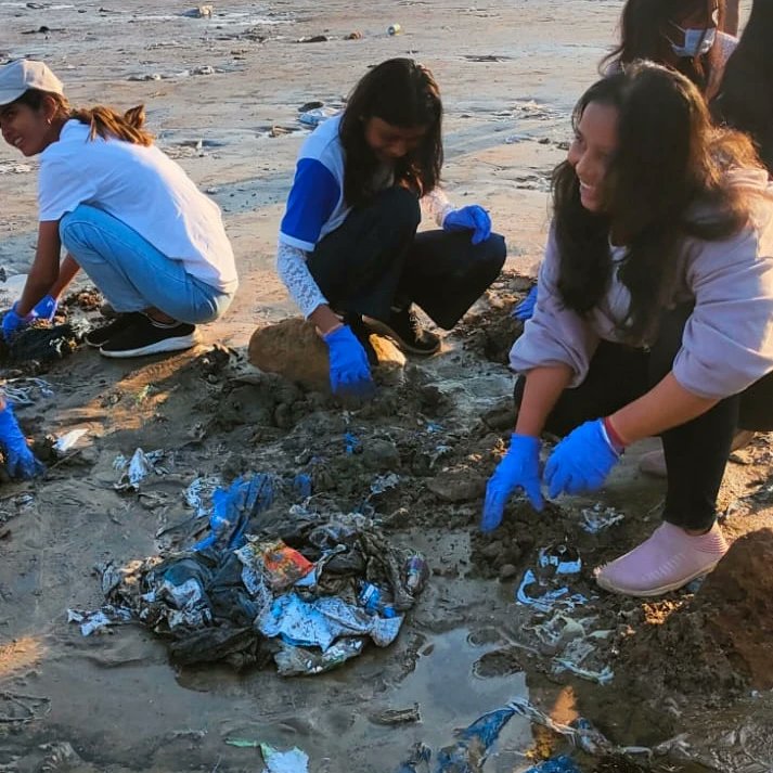 KeepHopeAlive_0's tweet photo. “Don’t let the waves wash away our responsibility to keep the beach clean.
#keephopealivefoundation
#blueseacleaning
#swatchbharatabhiyan https://t.co/fWUuO3wL64