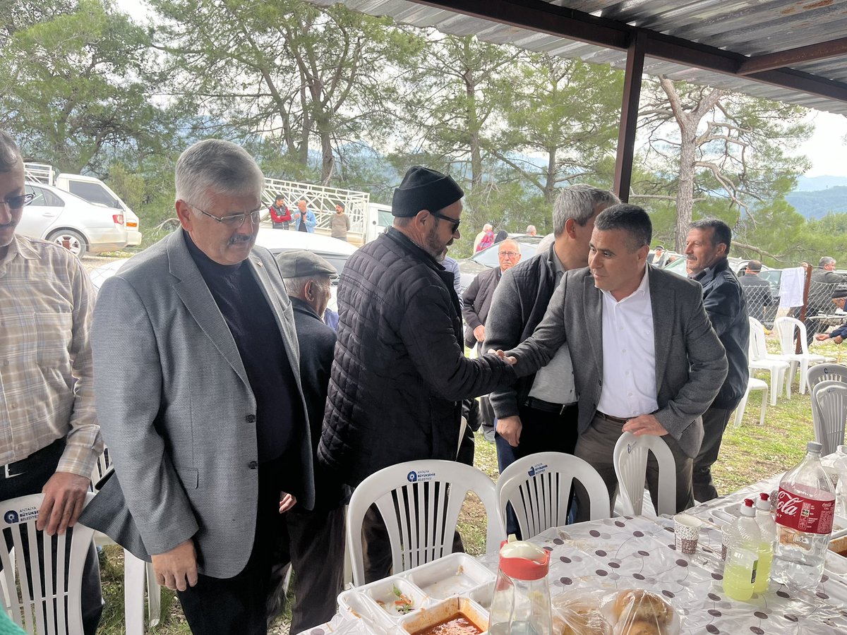 HOrhantekin07's tweet photo. Çayiçi Mahalle Başkanımız Muharrem Uslu’nun eniştesinin mevlidine, Ak Parti ilçe başkanımız Erol Uysal ile birlikte katıldık.

Rabbim niyetlerini kabul eylesin inşallah.

@alicetin_07 
@HTutuncu 
@baskaneroluysal https://t.co/ZdbnOY6oGk